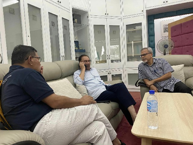 晒安华与扎希合照 赛夫丁纳苏迪安：“保持乐观”