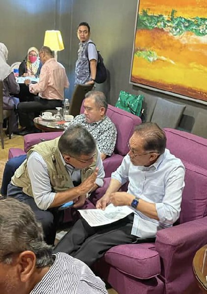 晒安华与扎希合照 赛夫丁纳苏迪安：“保持乐观”