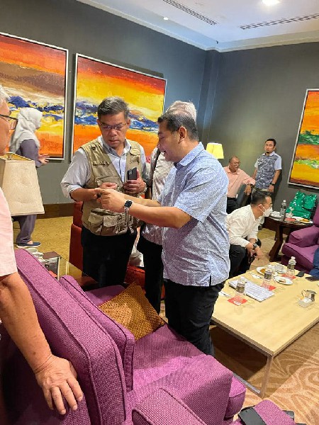 晒安华与扎希合照 赛夫丁纳苏迪安：“保持乐观”