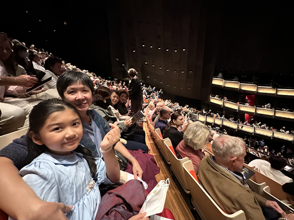 随团在世界顶尖的“悉尼歌剧院”里用餐之余，还能入座最大的歌剧厅欣赏世界首屈一指之的意大利歌剧“La Traviata”，真是幸福感满满呀！