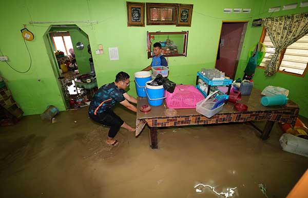 banjir malaysia 水灾 灾黎 吉兰丹