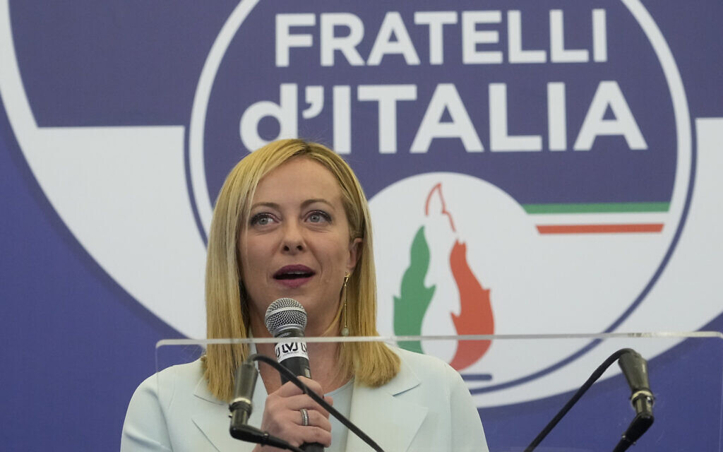 梅洛尼9月26日在意大利兄弟党总部发表讲话。（美联社）