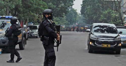 炸弹客袭击印尼警局 酿2死8伤