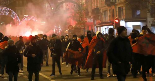 踢赢西班牙 摩洛哥球迷嗨到暴动  警射催泪弹