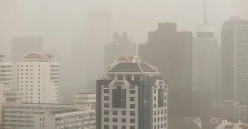 7年来首次12月发警报 北京被沙尘暴笼罩