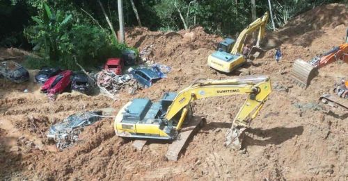 ◤峇冬加里露营地土崩报告◢ 土崩工作小组实地采样 鉴定土壤物理性质