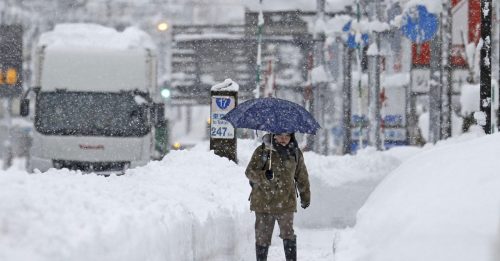 今冬最强寒流来袭 日本雪灾 11死77伤
