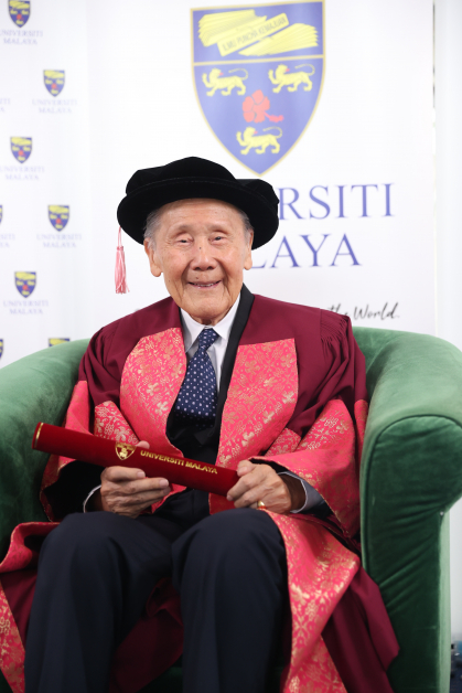 王赓武是马大今年唯一颁发的名誉博士。
