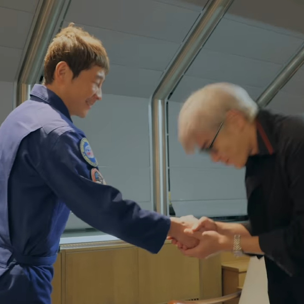 T.O.P被前泽友作选中后非常激动。