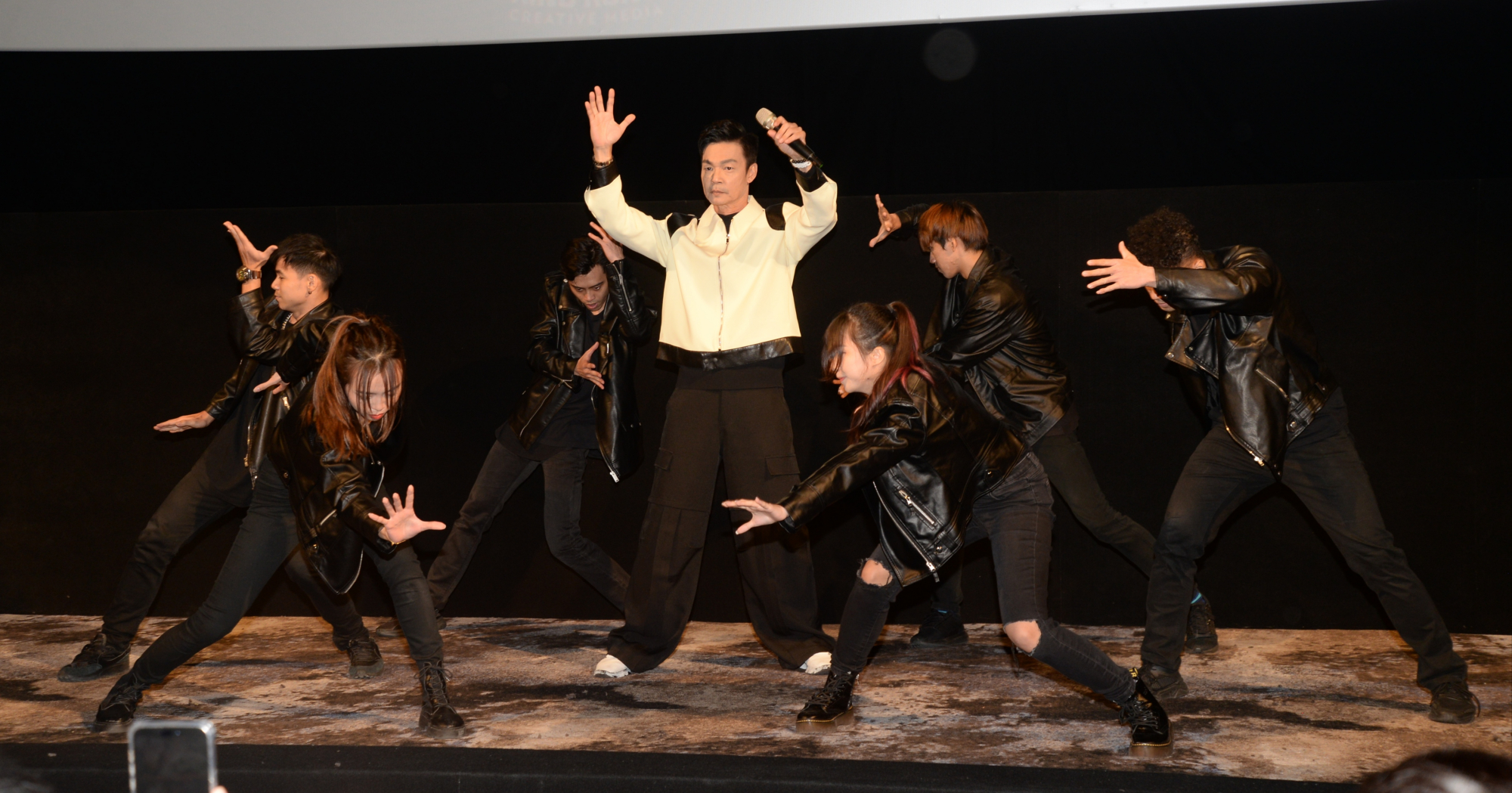  李国煌在《一代中师》MV首映会展现唱跳实力。