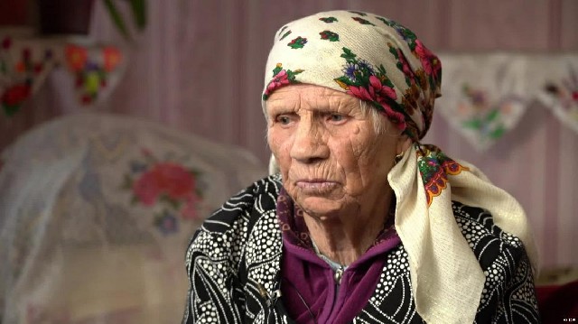 图为今年102岁的乌克兰老妇爱亚罗什，在