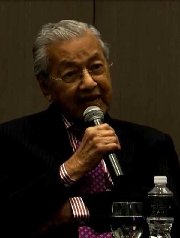 马哈迪认为，安华政府委任官司缠身的阿末扎希为副首相显然没有尊重法治。