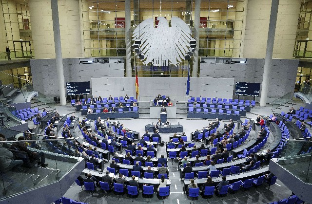 德国议会联邦议院11月30日就乌克兰大饥荒进行辩论，最后高票通过决议，认定该事件是种族灭绝。（美联社）
