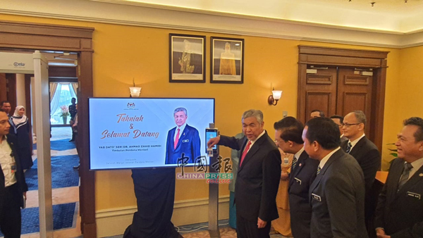 Ministers,punch,work