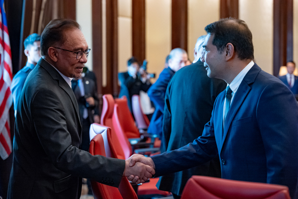 Ministers,punch,work