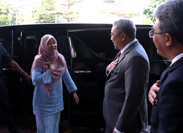 Ministers,punch,work