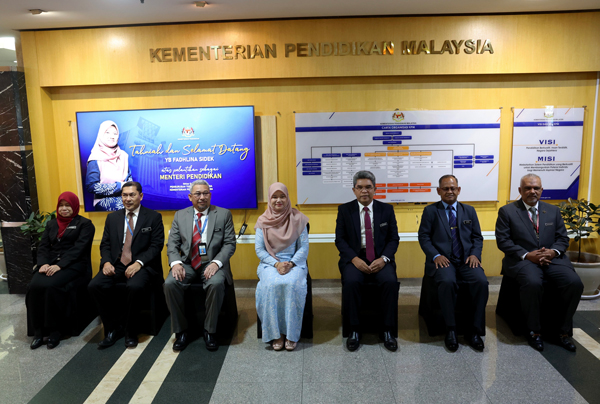 Ministers,punch,work