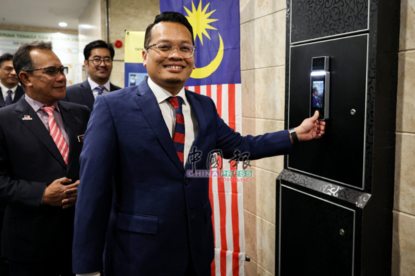 Ministers,punch,work