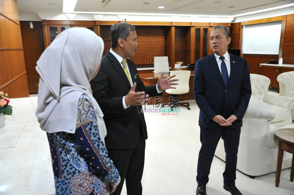 Ministers,punch,work