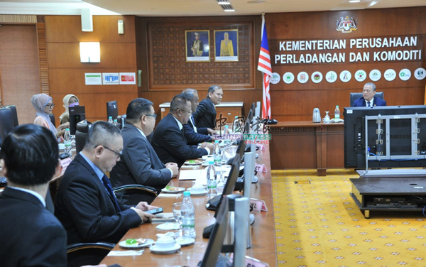 Ministers,punch,work