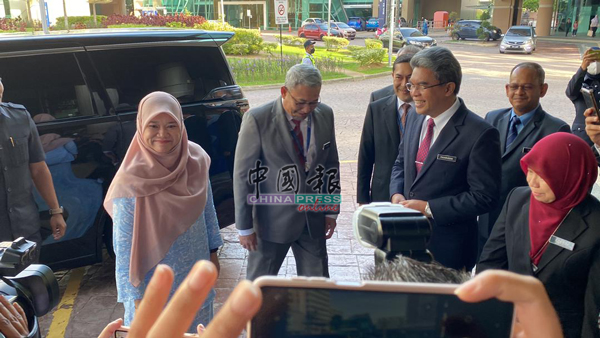 Ministers,punch,work