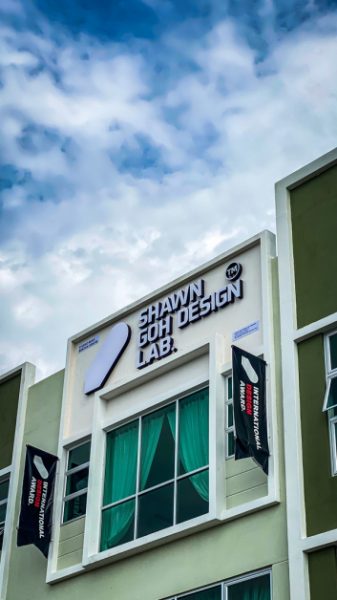Shawn Goh Graphic Design Lab是Shawn与团队的心血，一心想成为亚洲最有权威的企业品牌设计公司。