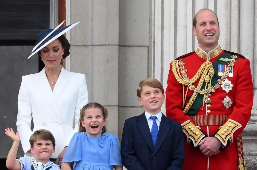 威廉王储与凯特王妃，以及3个孩子的人气都非常高。