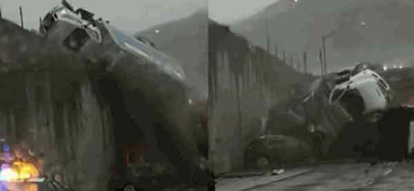 大卡车从上方高架桥坠落，直接砸向现场的事故车辆。