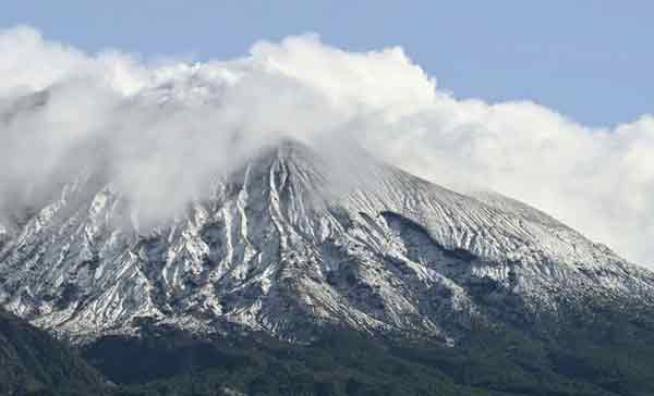 九州鹿儿岛樱岛火山积雪。