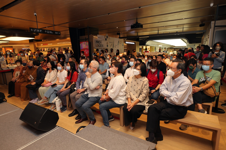 郭清江著作《总编时间》的新书发布会，吸引不少民众出席。