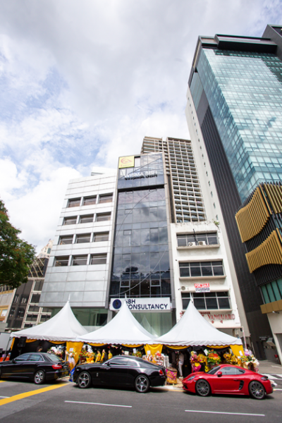 九层楼高的SBH新办公大厦，伫立于吉隆坡黄金地带，是全马第一家为客户提供贵宾室的财务顾问公司。