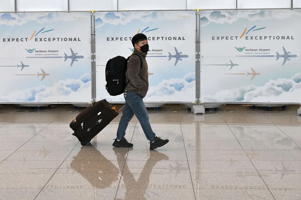 韩国政府30日公布来自中国入境旅客的最新检疫措施，当中包括限时停发赴韩短期签证。