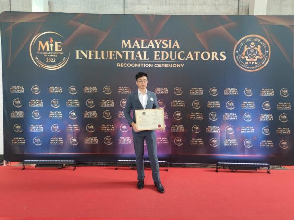 获得马来西亚国家消费人行动议会颁发的“马来西亚最具影响力教育家奖”。