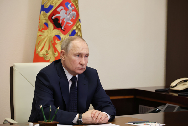 俄罗斯总统普汀周三透过视讯会议，参与巡防舰出发参与演习的典礼。（欧新社）