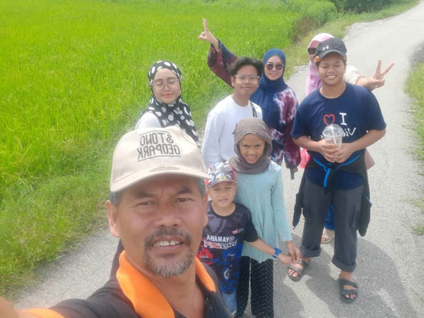 小死者到大港与外公庆生的最后合照。
