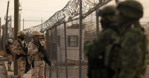 枪手开装甲车袭墨西哥监狱  酿14死  大批囚犯逃狱