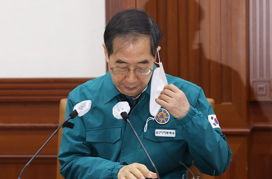 韩国国务总理韩德洙20日主持防疫会议。