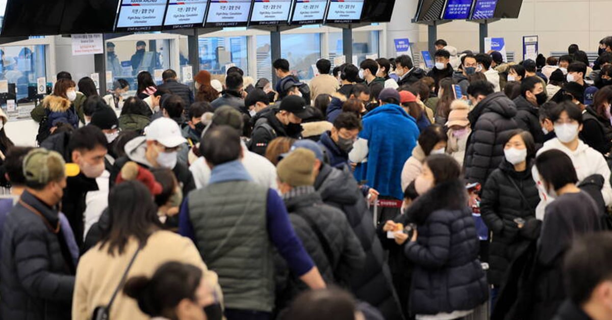 韩国新年连假周二（年初三）最后一天，济州国际机场因天气取消全数航班，导致万余旅客被滞留。（欧新社）