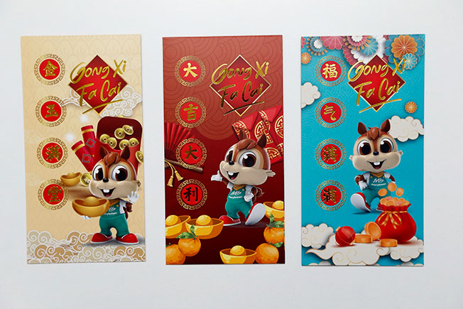 Marrybrown今年特别推出一套3款的“可爱萌兔”造型红包封，分别有金色、蓝色和红色三款。红包封上印有金色喜庆的新年吉祥话，让收到利是的人也获得满满的祝福。