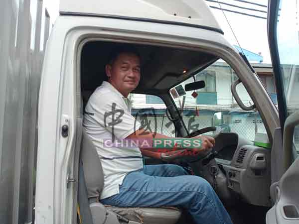 刘国华从事罗厘司机行业已有30年之久，每天驾着罗厘往返北马地区及吉隆坡。