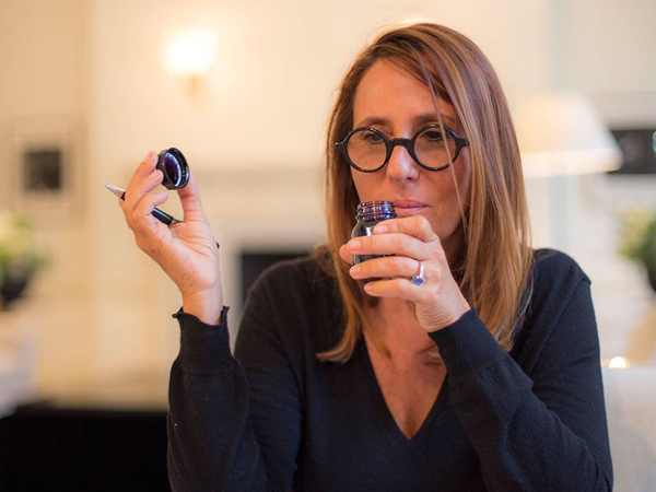 Christine Nagel调制出的香水作品为大众所喜爱，黑色香橼是她在接任爱马仕御用调香师后，所调制几款品味独特的古龙水之一。