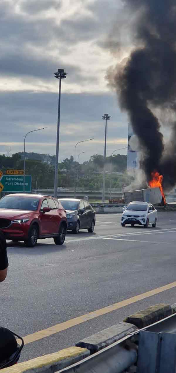 Lorry,fire,driver,burned