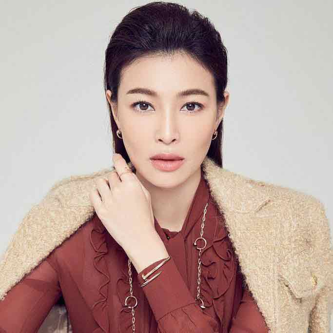 奋勇挡刀的老板娘,原来是秦雯彬的姐姐。