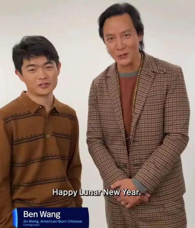 吴彦祖与剧中伙伴一起送上“Happy Lunar New Year”的节日祝福。