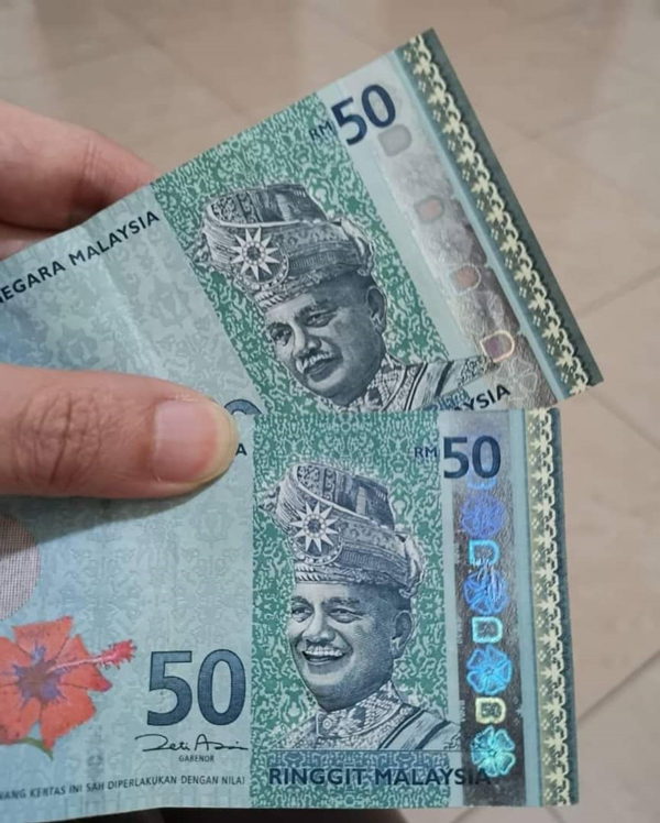 网络流传教导民众辨别真钞的照片，上为元首没有微笑的真钞，下为元首微笑的假钞。