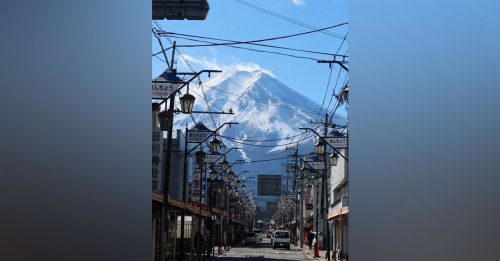 为拍富士山美照 游客乱闯马路 居民困扰报警