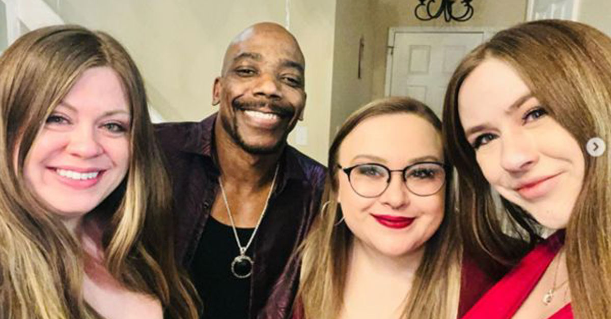 39岁的尼克与老婆们感情融洽。