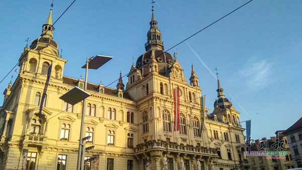 ▲屹立在城市广场的市政厅，是16世纪中期文艺复兴时期的建筑，也标志格拉茨成为奥地利第二大城市的历史进程。