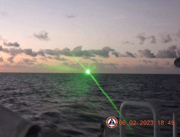 菲律宾指控中国海警船使用照射军用级激光。