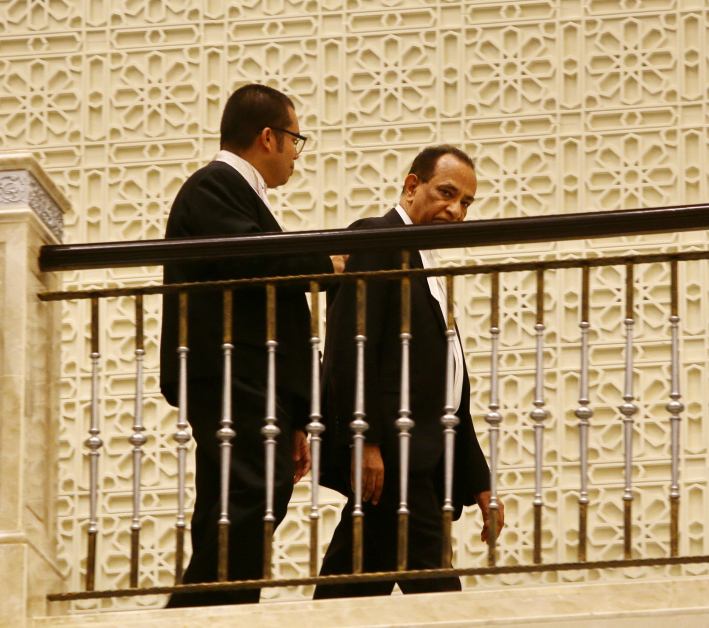 希旦峇兰（右）是政府特聘的主控官。